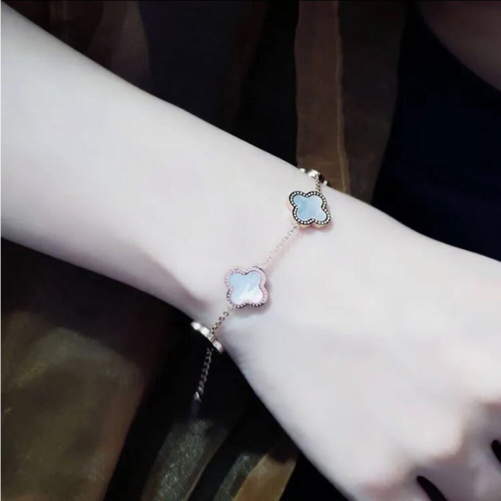 Gold Four Leaf Clover Bracelet Mother of Pearl Luxury - Picture 8 of 9